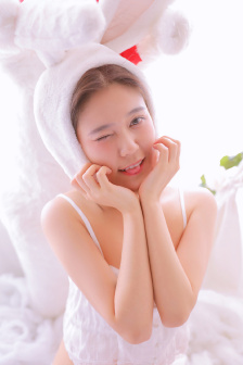 美女绑在刑床折磨胸